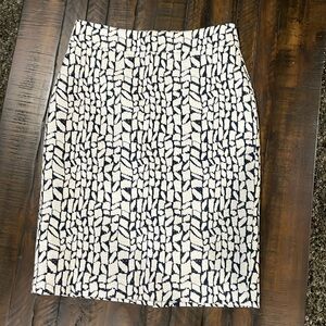Ann Taylor Straight skirt. Blue and cream. Size 4